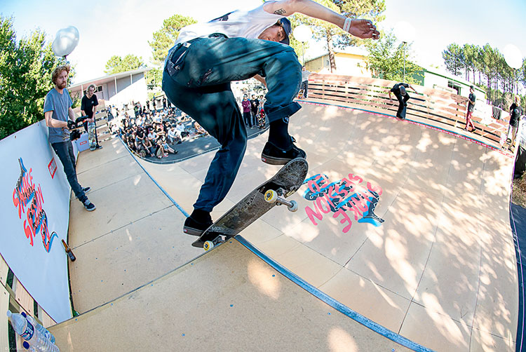 11ABS Lyons very own Uryann Raudet with a wallie drop in DZ 750px