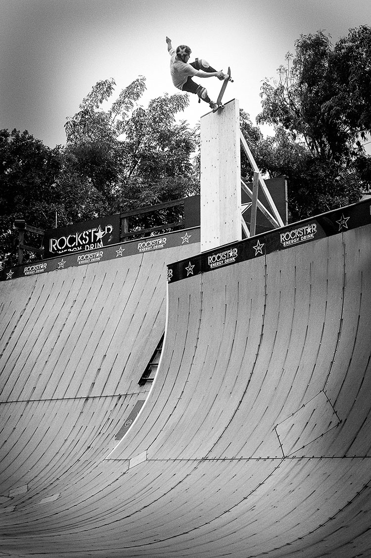 alex perelson pivot to fakie BURNETT DZ 750px