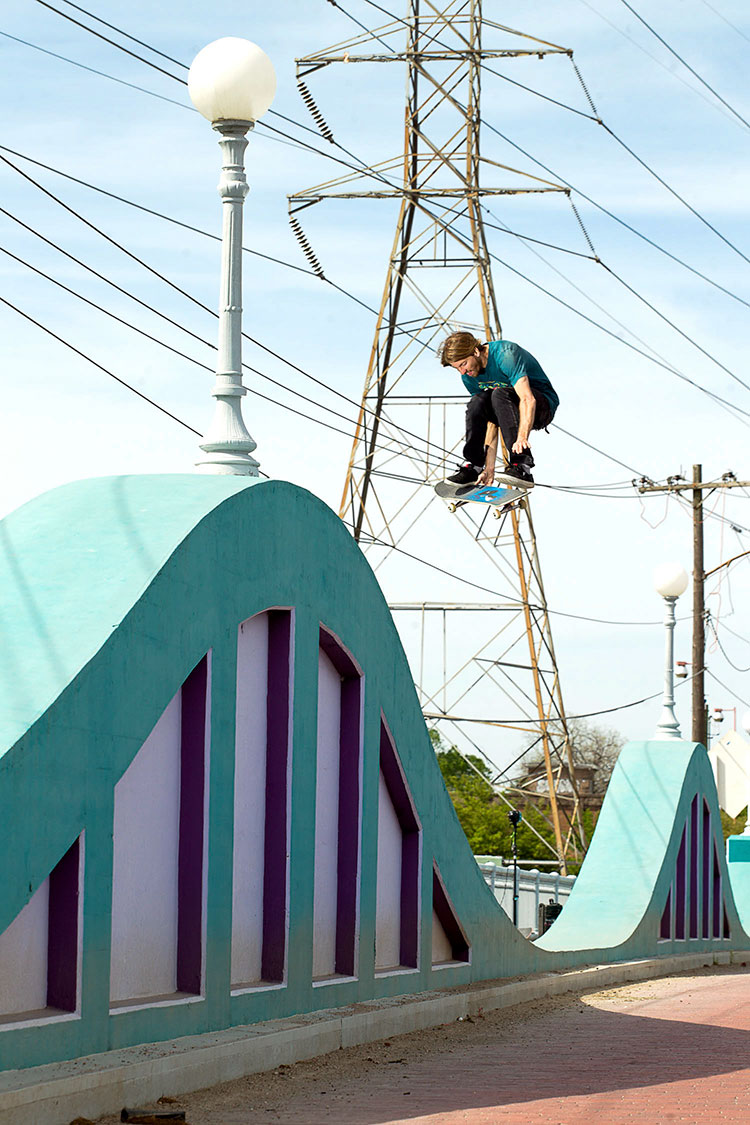 Jaws KickflipStale Bridge Karpinski DZ 750px