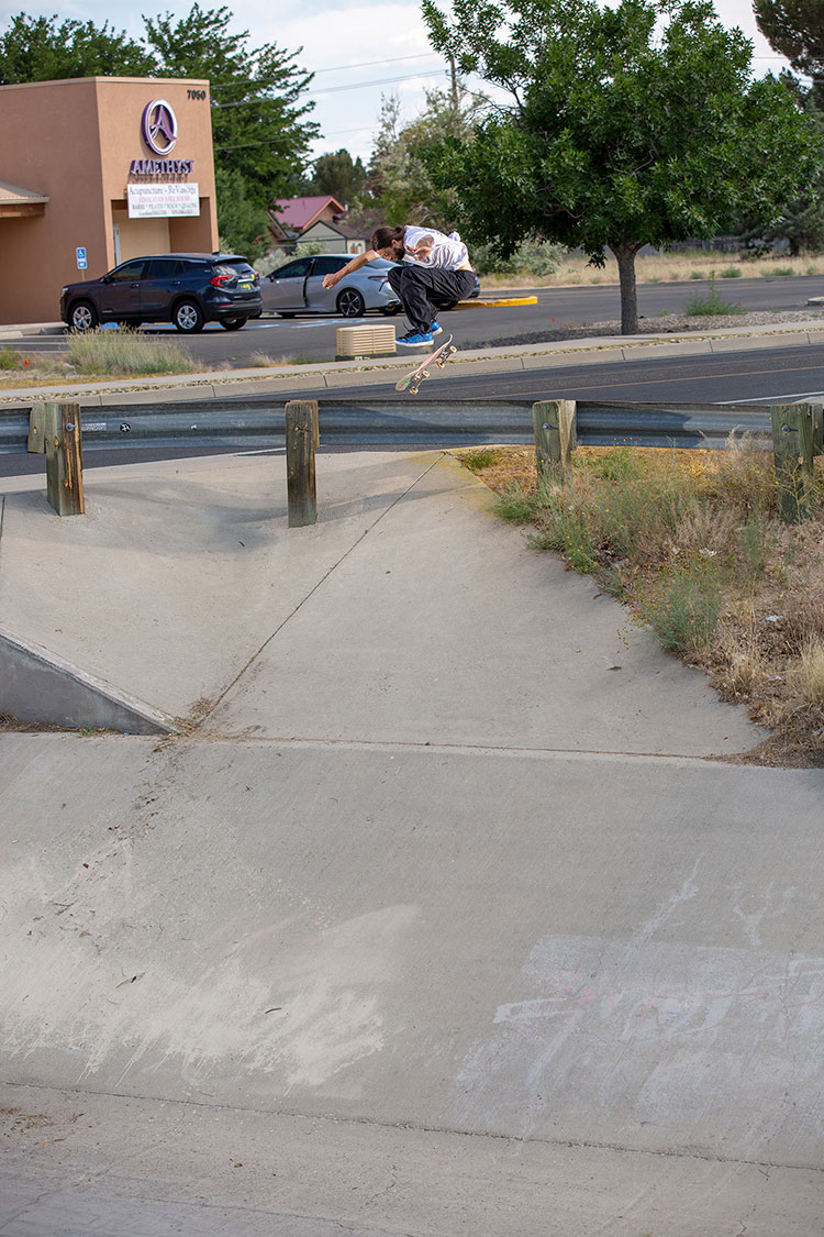 2 Chase McIntyre Nollie Inward Heelflip 750px