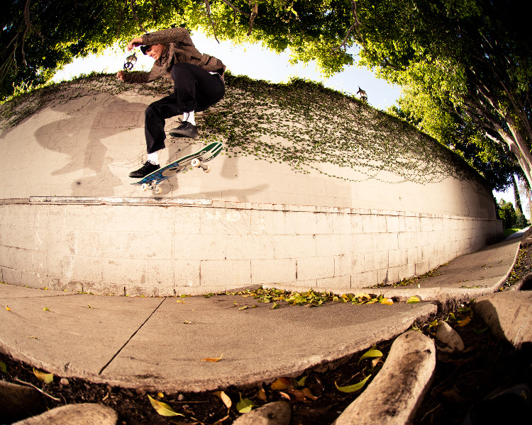 SammyMontano kickflipCrook LosAngelesCA photoPAPKE 750px