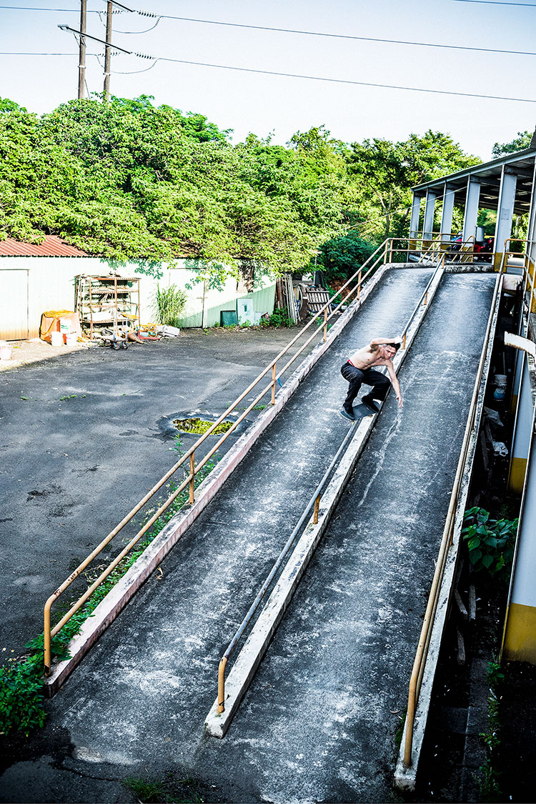 CurtisPearl Feeble alexpires 750px